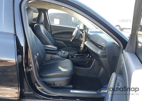 2023 Ford Mustang Mach-E Premium z USA, uszkodzony, nr VIN 3FMTK3R43PMA89077